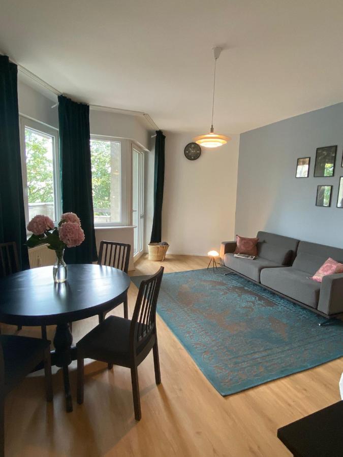 Beautiful Apartment With Balcony Berlin Exteriör bild